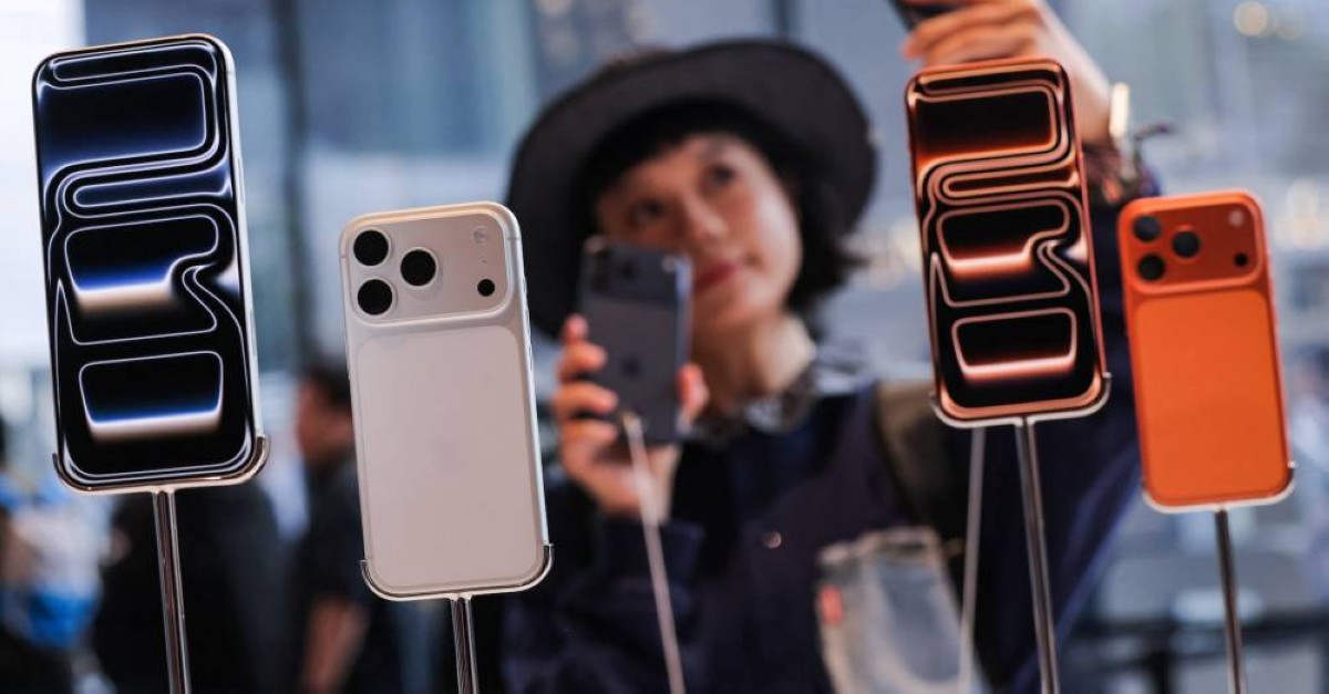 4 هواتف أندرويد تتفوق على iPhone 17 Pro في عمر البطارية